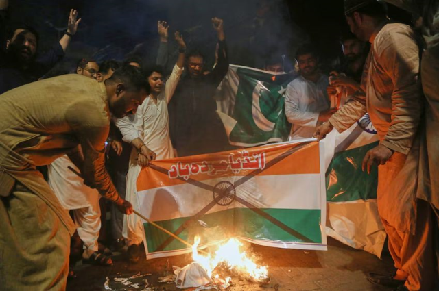 War is escalating in South Asia! India struck with missiles, Pakistan launched a retaliation