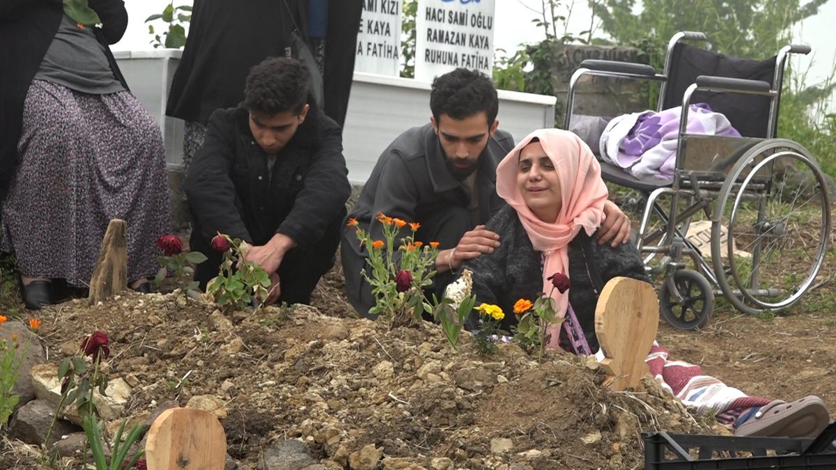 Çiğdem Kaya, Heyelandan Hayatını Kaybeden Ailesini Ziyaret Etti