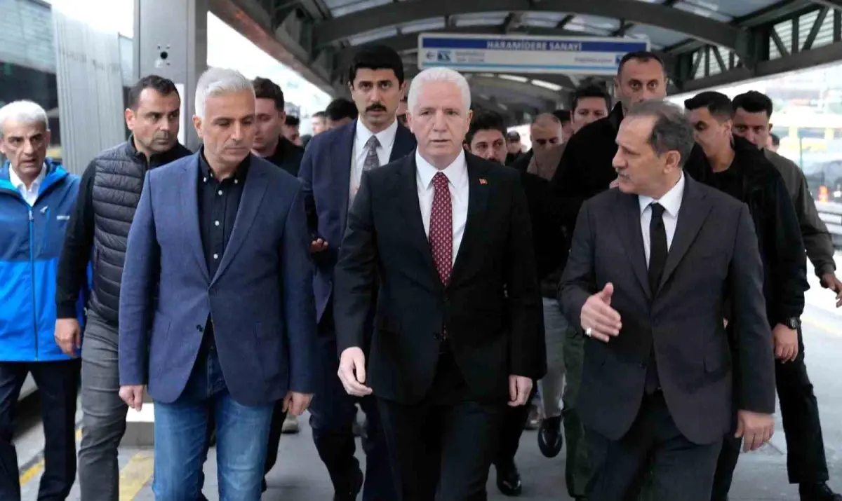 İstanbul Valisi Davut Gül, Metrobüs Kazasında Yaralananları Ziyaret Etti
