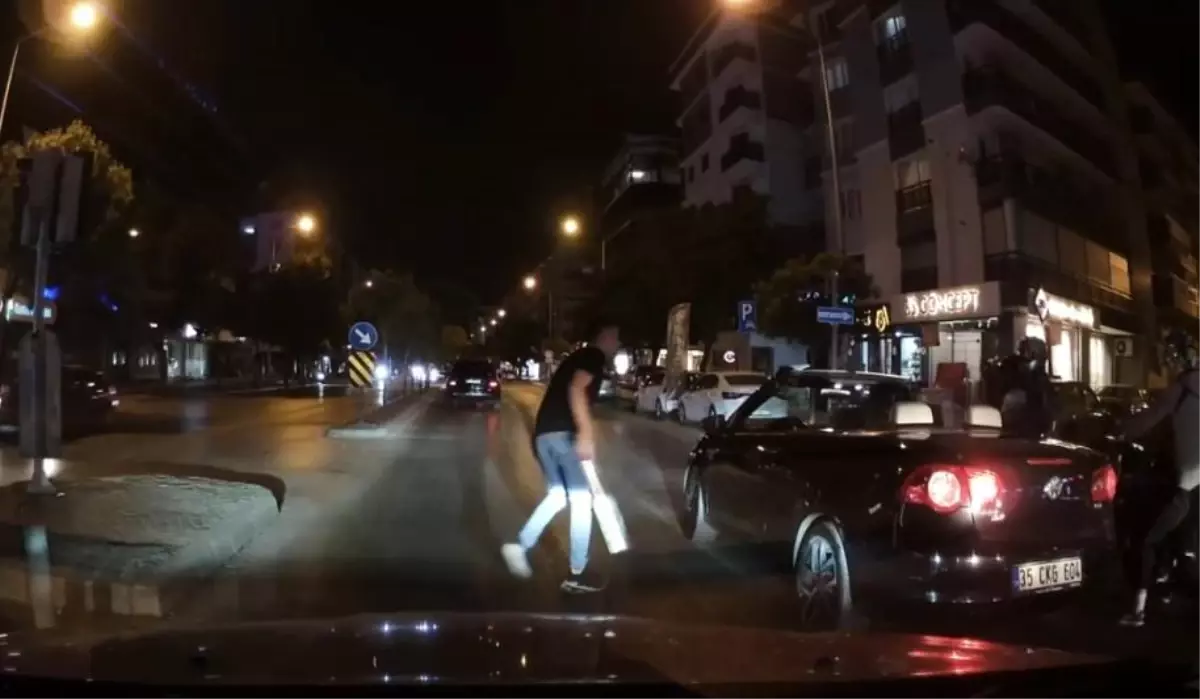 İzmir'de Trafik Tartışmasında Bıçaklı Saldırı