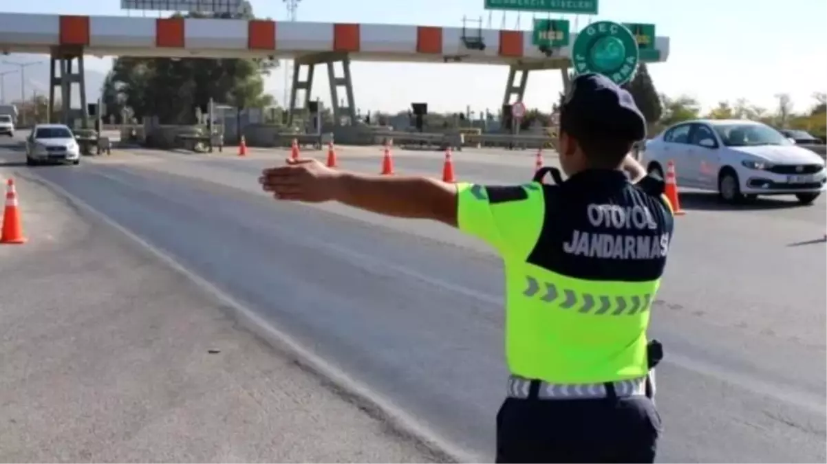 Germencik'te Yasadışı Göçmen Operasyonu: 5 Düzensiz Göçmen ve 1 Organizatör Yakalandı