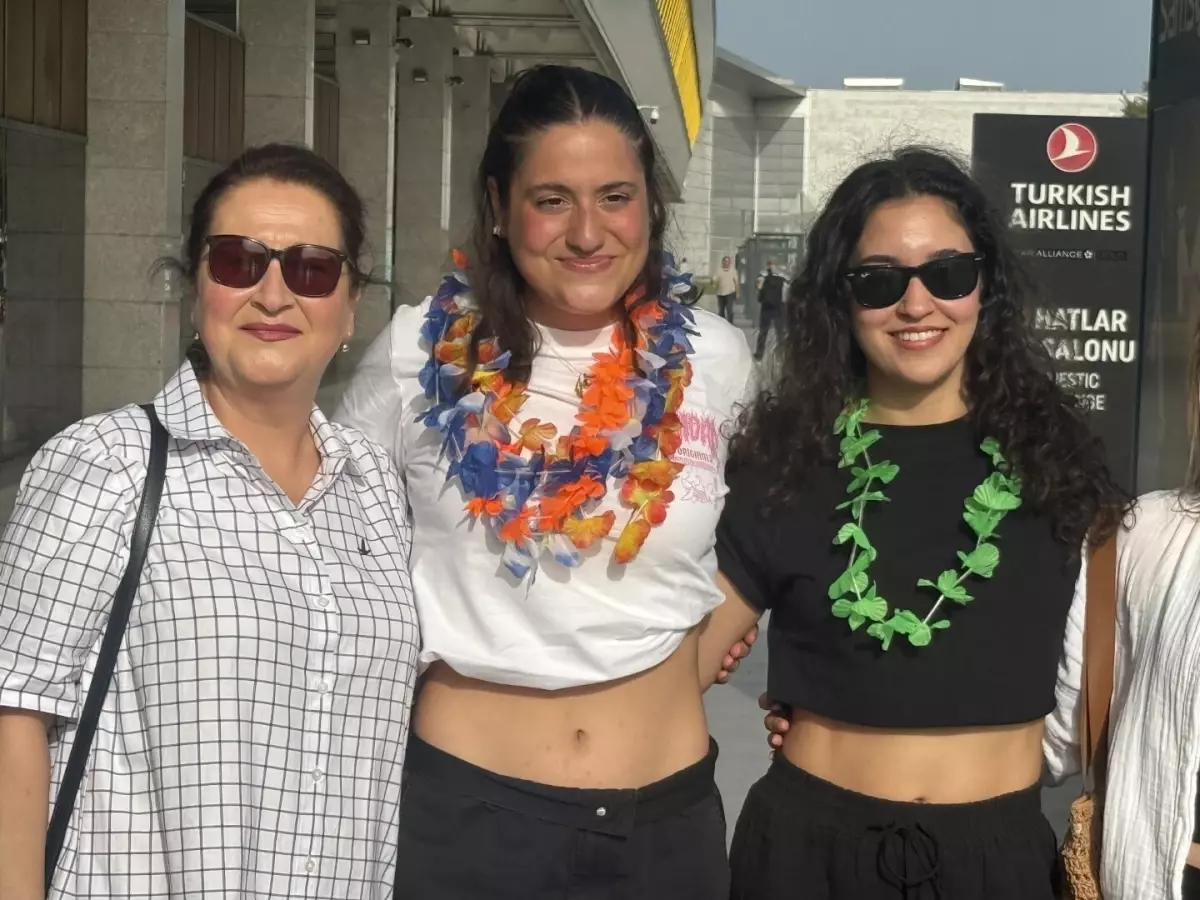 Aysu Türkoğlu, Havai Adası'ndaki Ka'iwi Kanalı'nı Geçti