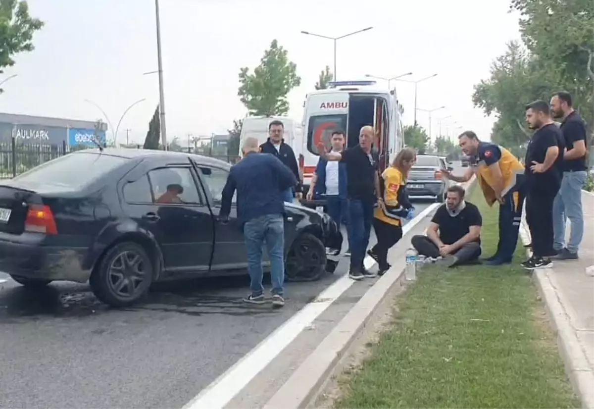İnegöl'de Otomobil Kaza Yaptı: Sürücü Yaralandı