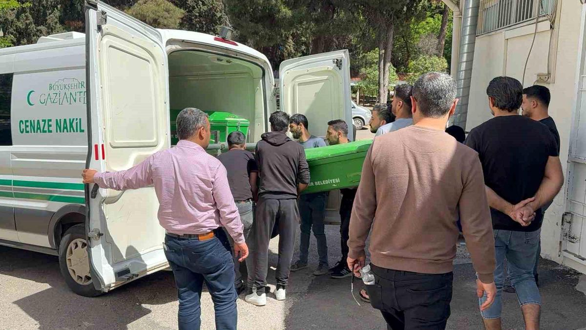 Gaziantep'te Park Halindeki Araç Altında Kalan 1,5 Yaşındaki Çocuk Hayatını Kaybetti