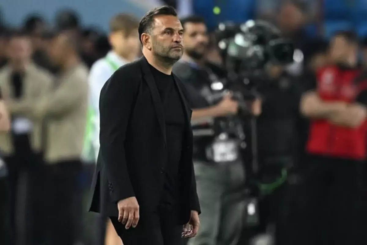 Okan Buruk gelecek sezonla ilgili ipucunu verdi: Bu sene 3, seneye de 4