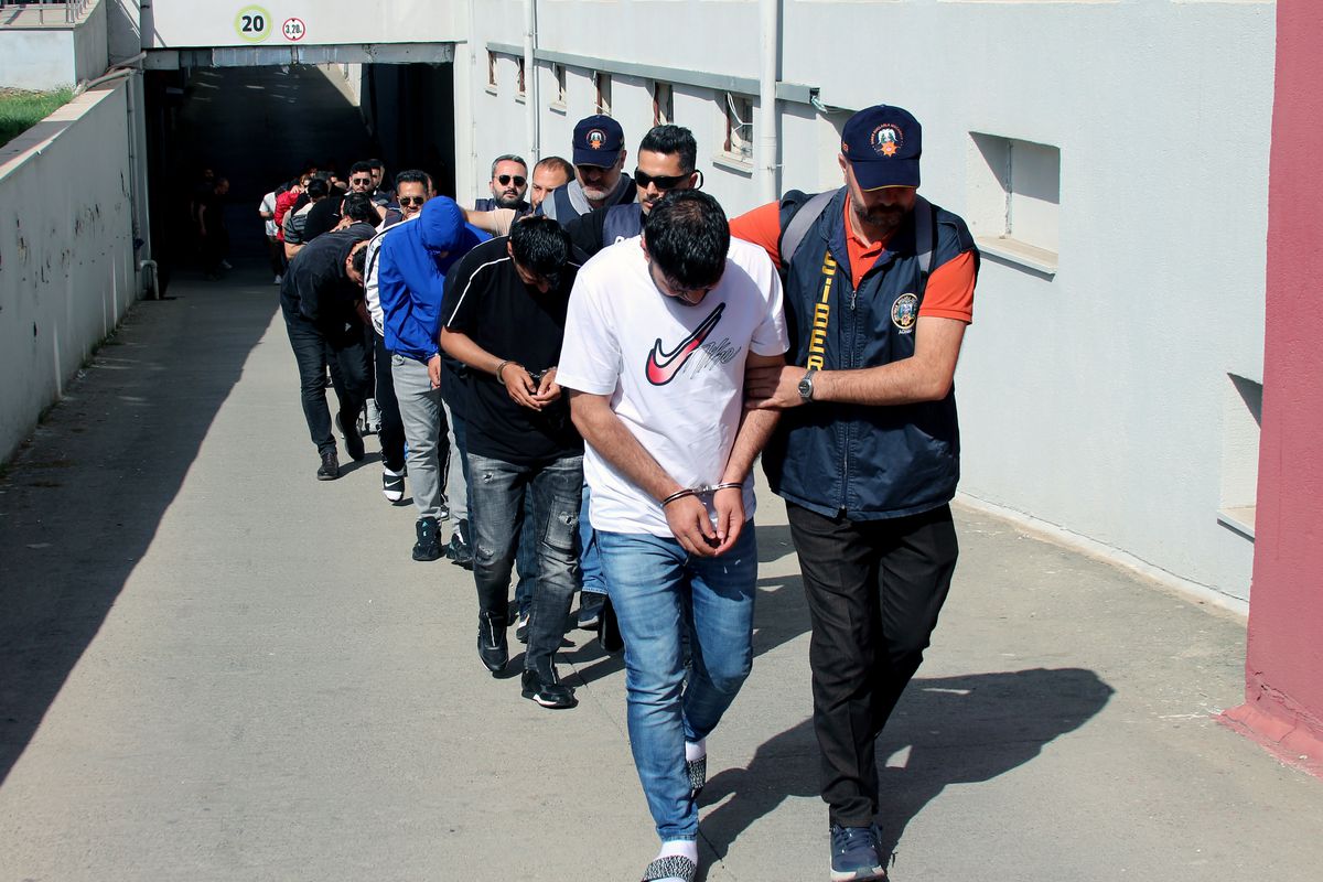 Adana'da Dolandırıcılık Operasyonu: 'Kayhanlar' Çetesi Çökertildi