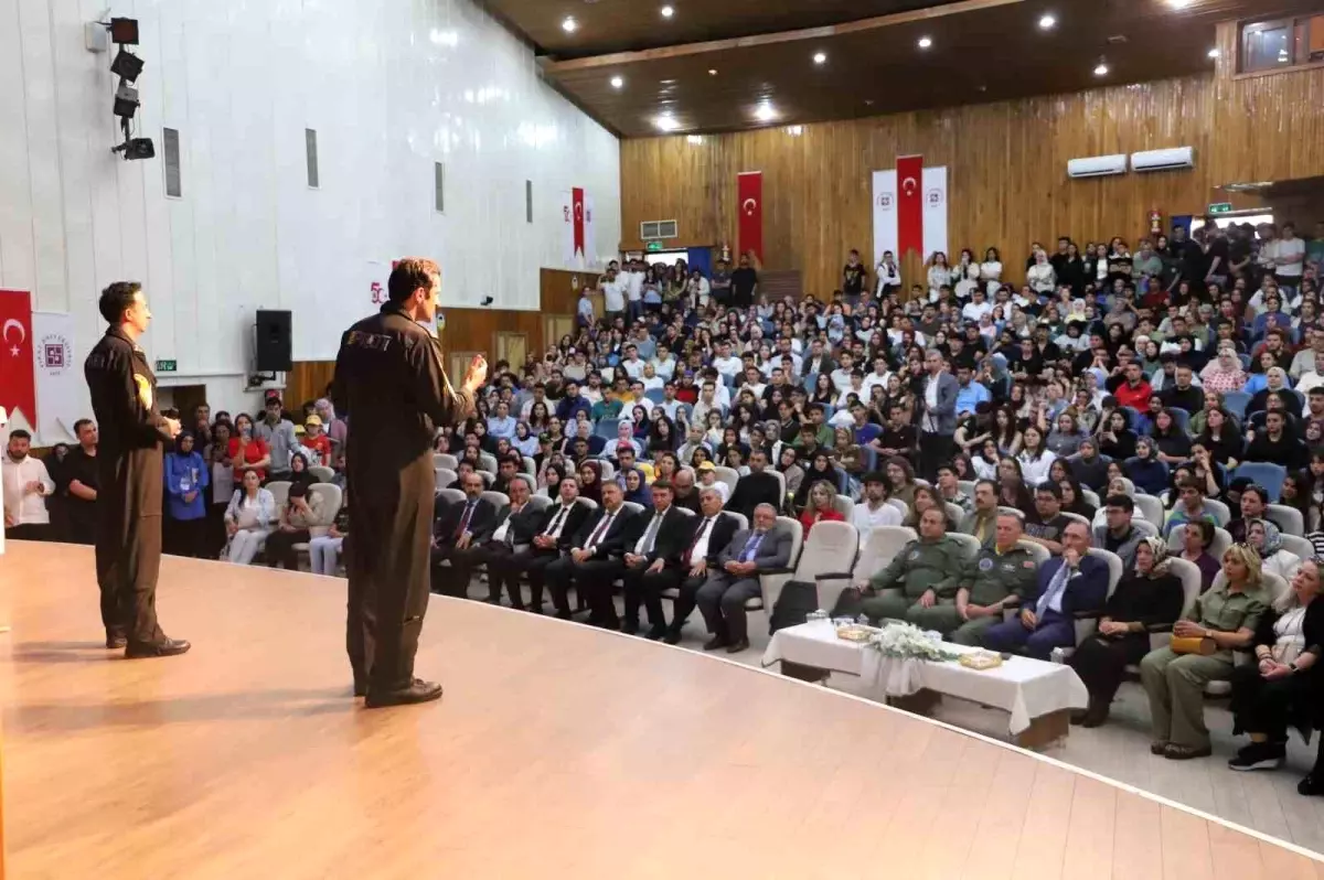 SOLOTÜRK Ekibi, Fırat Üniversitesi'nde Etkileyici Bir Söyleşi Gerçekleştirdi