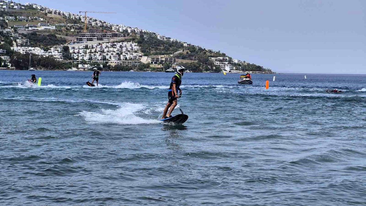 Bodrum'da Su Jeti, Flyboard ve MotoSurf Türkiye Şampiyonası Heyecanı