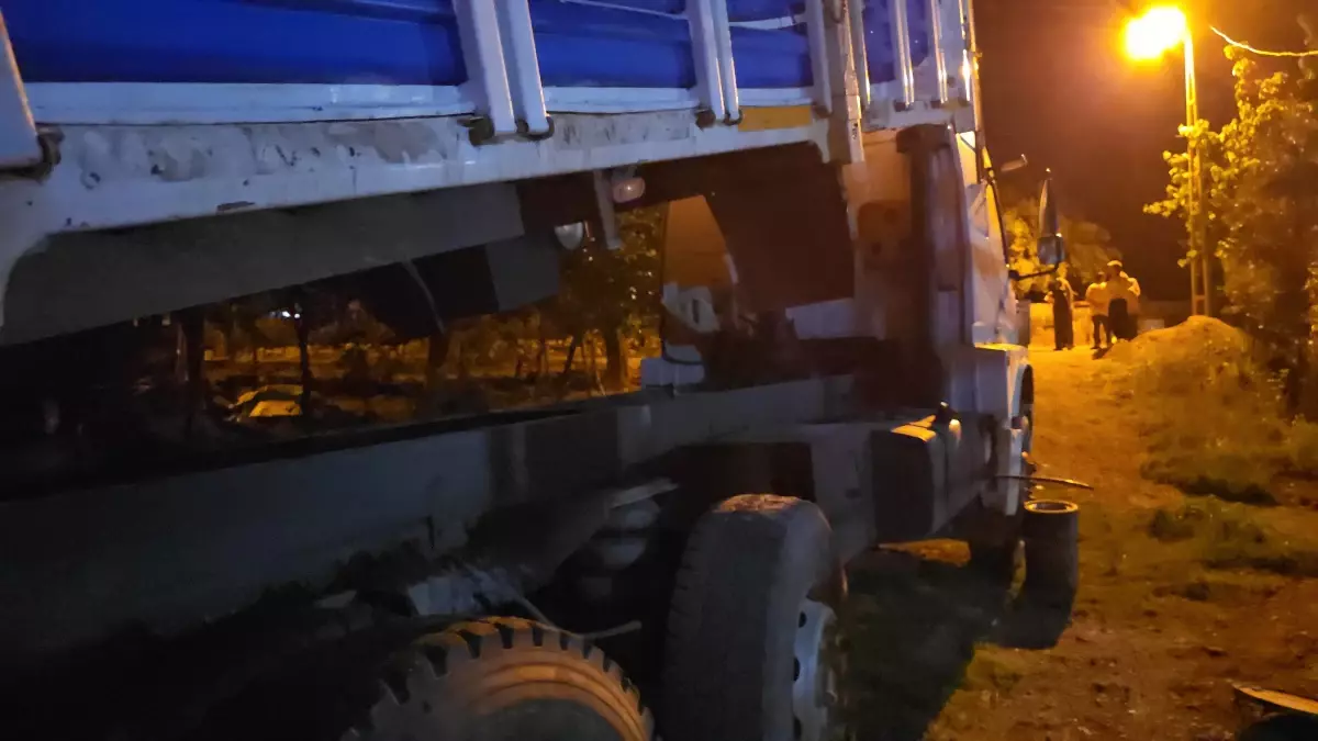 Kozan'da Kamyon Tamiri Sırasında Kaza: Bir Kişi Yaralandı