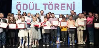 Zeytinburnu'nda Kitap Okuma Yarışması Heyecanı: Ödül Törenine Bakan Yusuf Tekin Katıldı