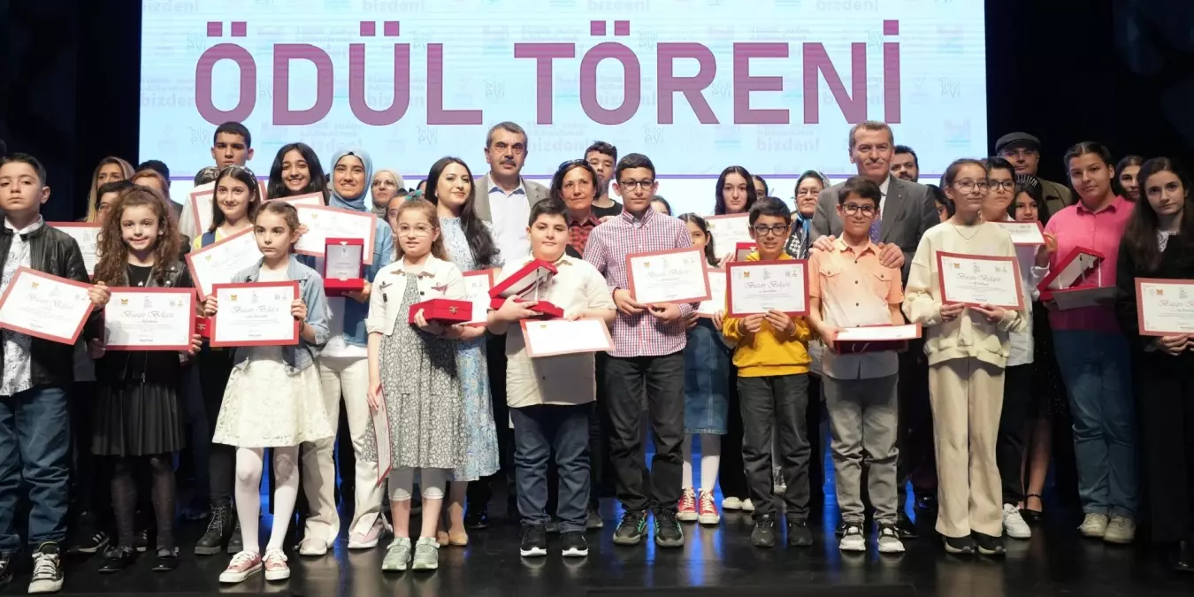 Zeytinburnu'nda Kitap Okuma Yarışması Heyecanı: Ödül Törenine Bakan Yusuf Tekin Katıldı