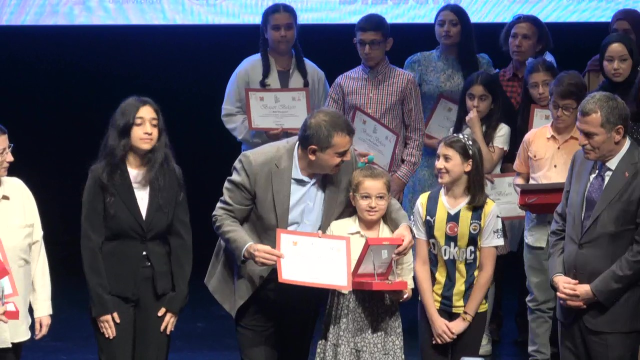 Zeytinburnu'nda Kitap Okuma Yarışması Heyecanı: Ödül Törenine Bakan Yusuf Tekin Katıldı