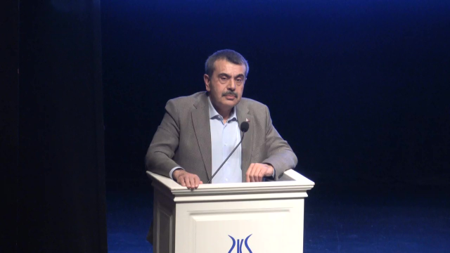 Zeytinburnu'nda Kitap Okuma Yarışması Heyecanı: Ödül Törenine Bakan Yusuf Tekin Katıldı