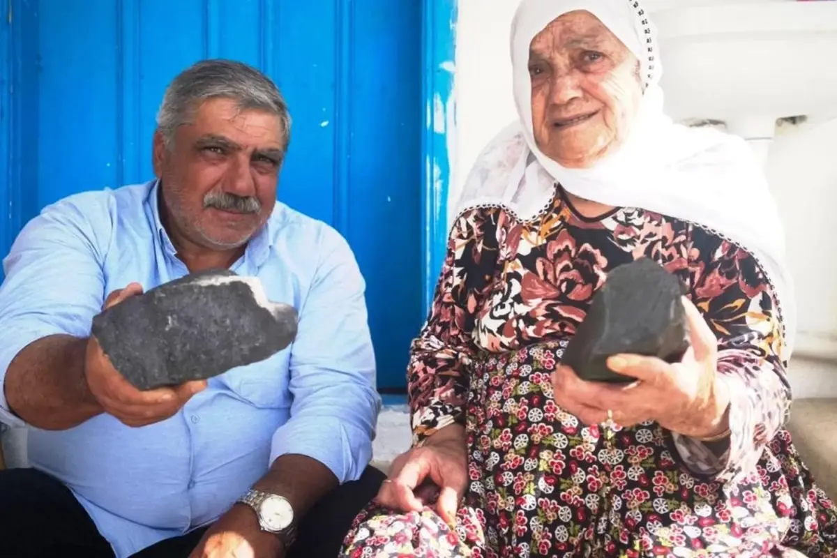 85 yaşındaki kadının bahçesine göktaşı olduğu düşünülen bir cisim düştü