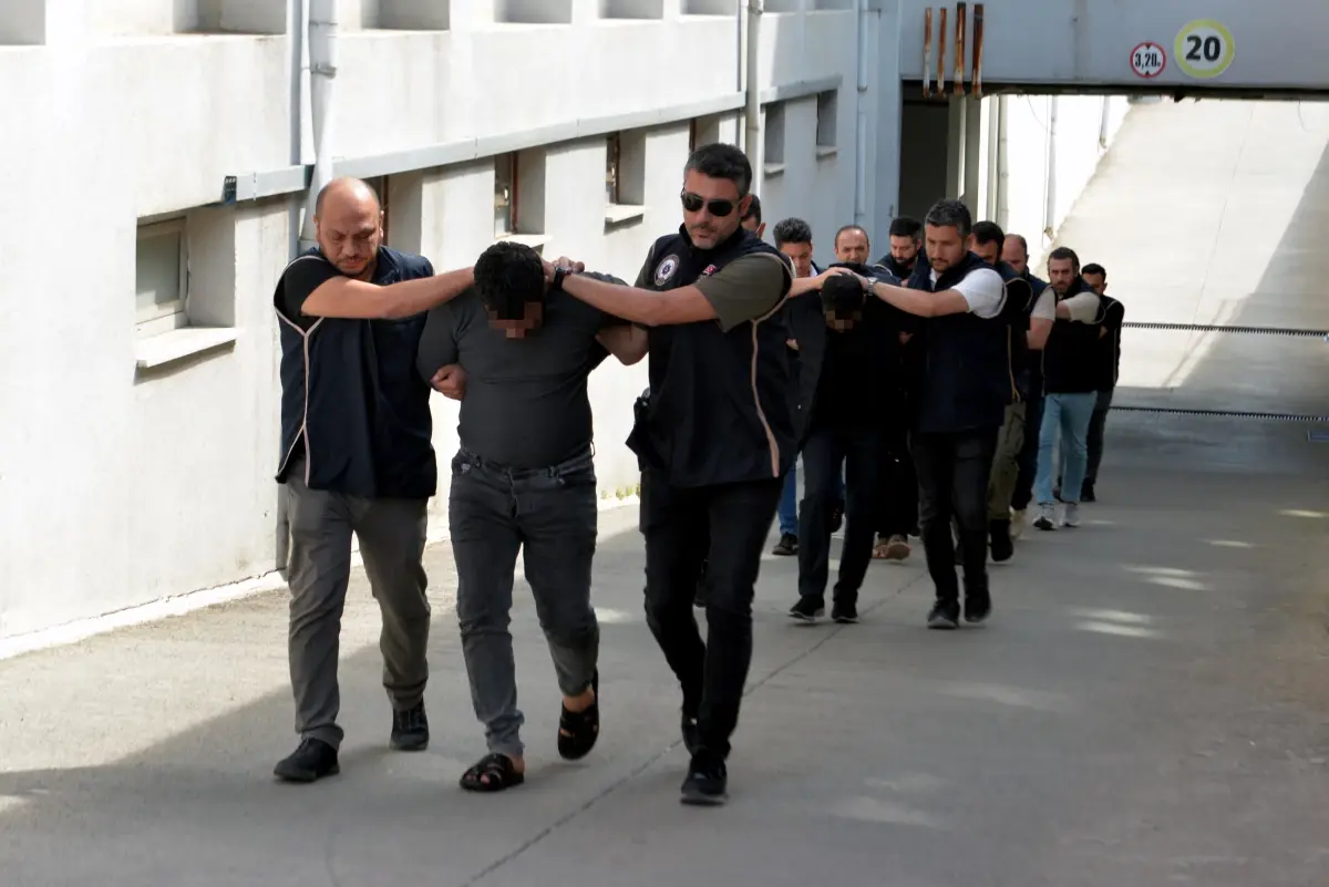 Adana'da DEAŞ Operasyonu: 5 Şüpheli Tutuklandı