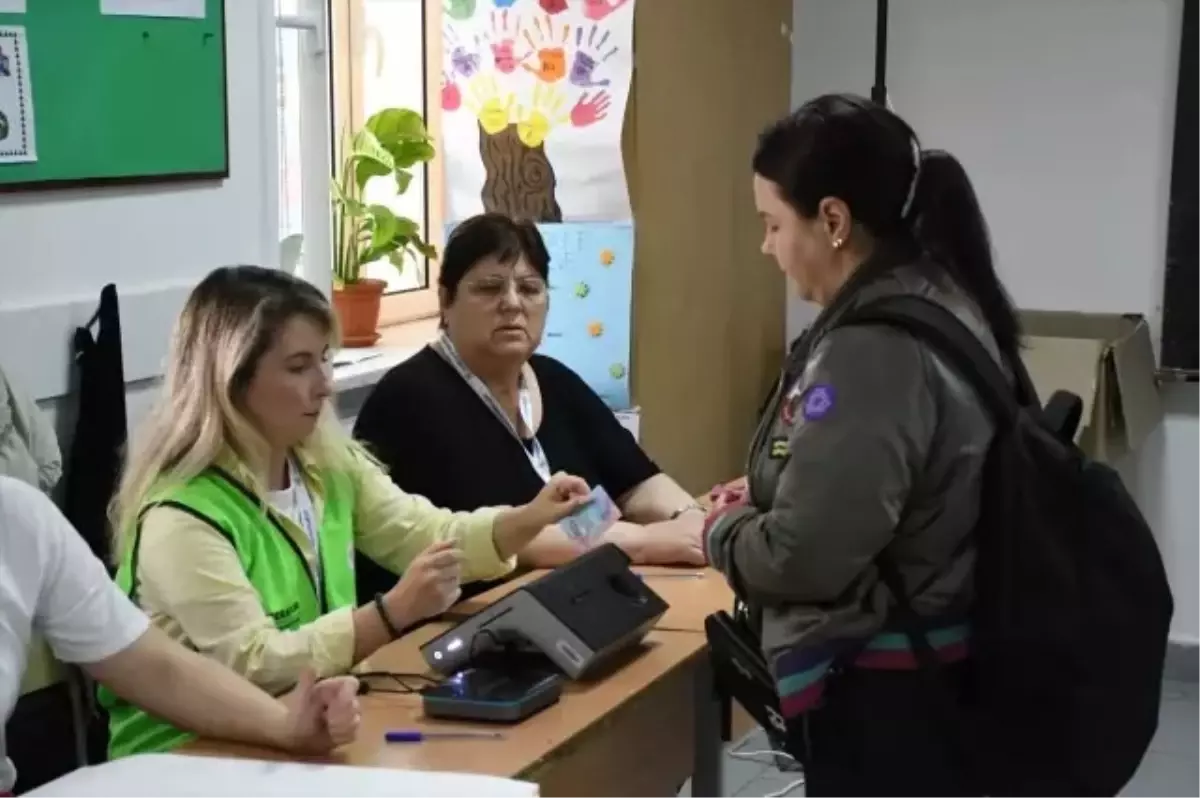 Arnavutluk'ta genel seçim için oy verme işlemi başladı