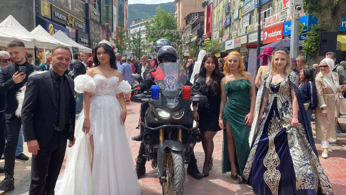 Karabük'te Berberler ve Kuaförler Günü Festivali Renkli Görüntülerle Kutlandı