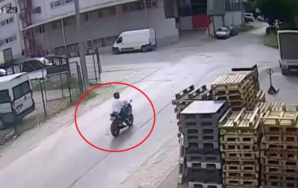 Bursa'da Motosiklet Çarpışması: 2 Yaralı
