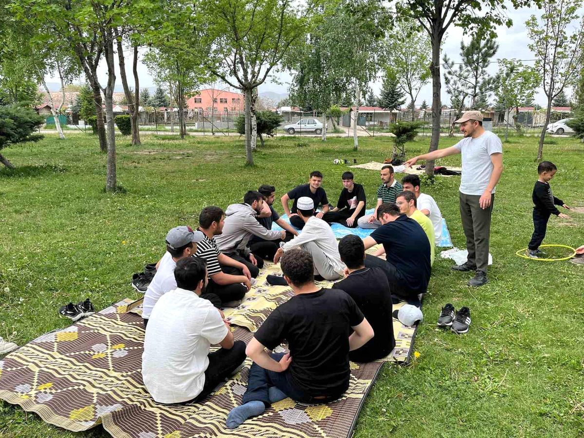 Afyonkarahisar'da Gençler için Moral Pikniği Düzenlendi