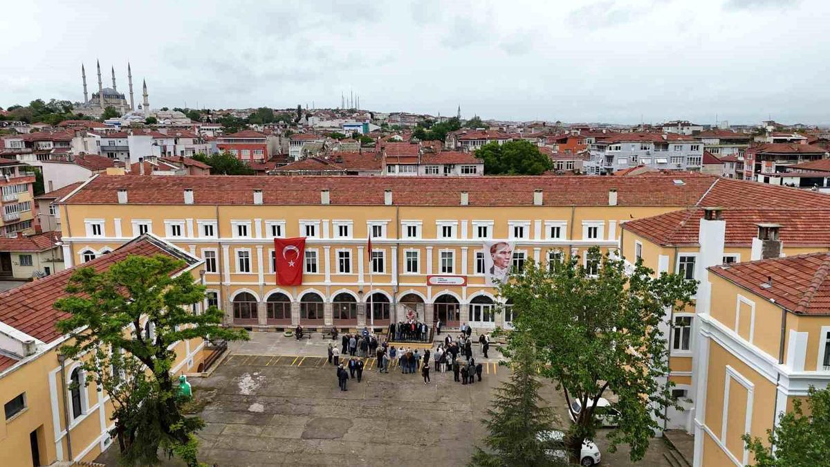 Edirne Erkek Öğretmen Okulu’nun 1975 Mezunları 50 Yıl Sonra Buluştu