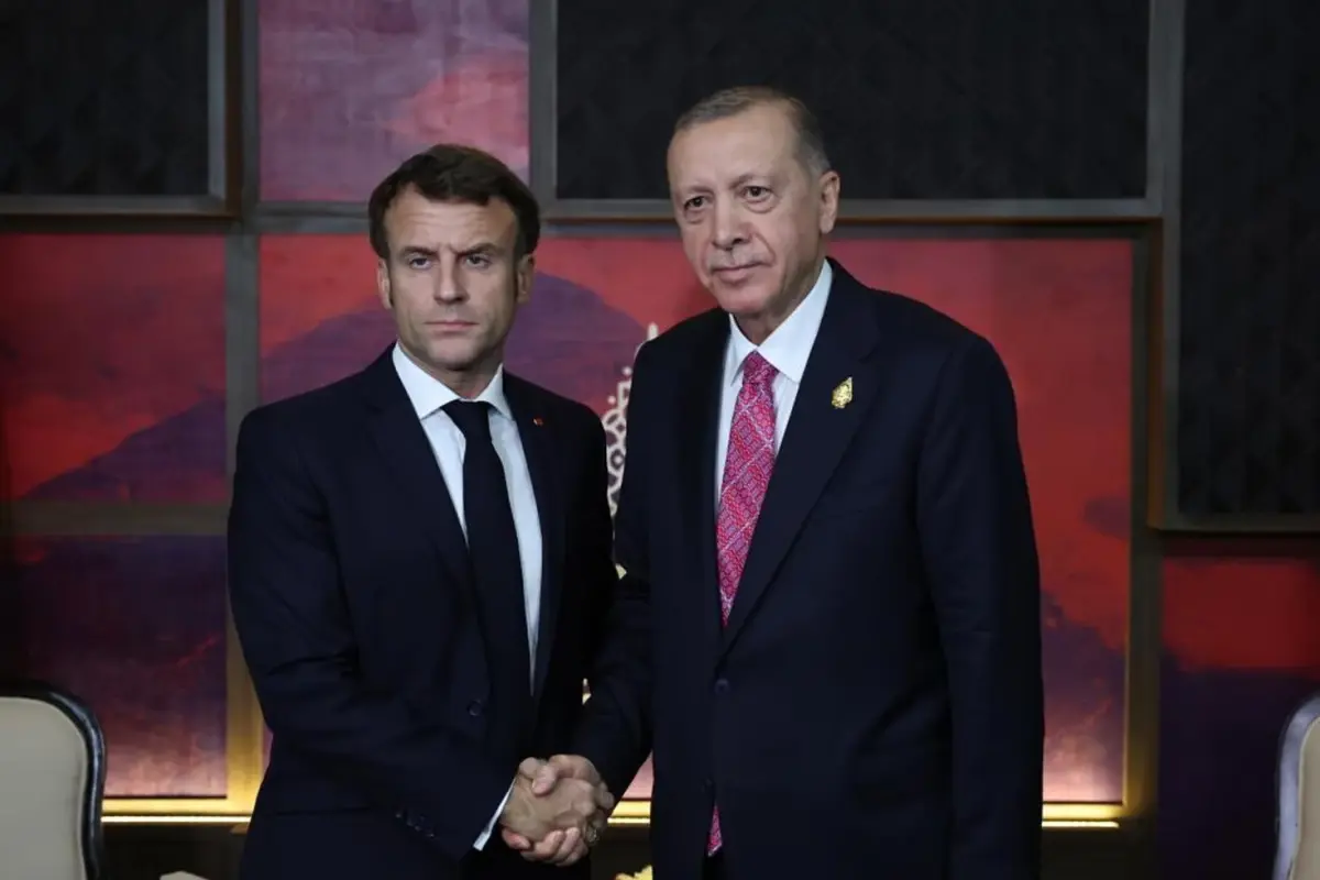 Barış için diplomasi trafiği! Erdoğan, Macron ile görüştü