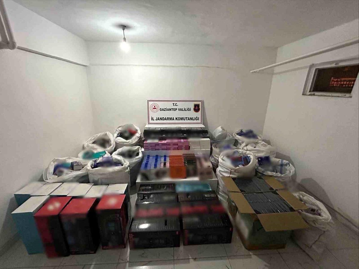 Gaziantep 3 milyon TL değerinde kaçak elektronik eşya ele geçirildi: 2 gözaltı