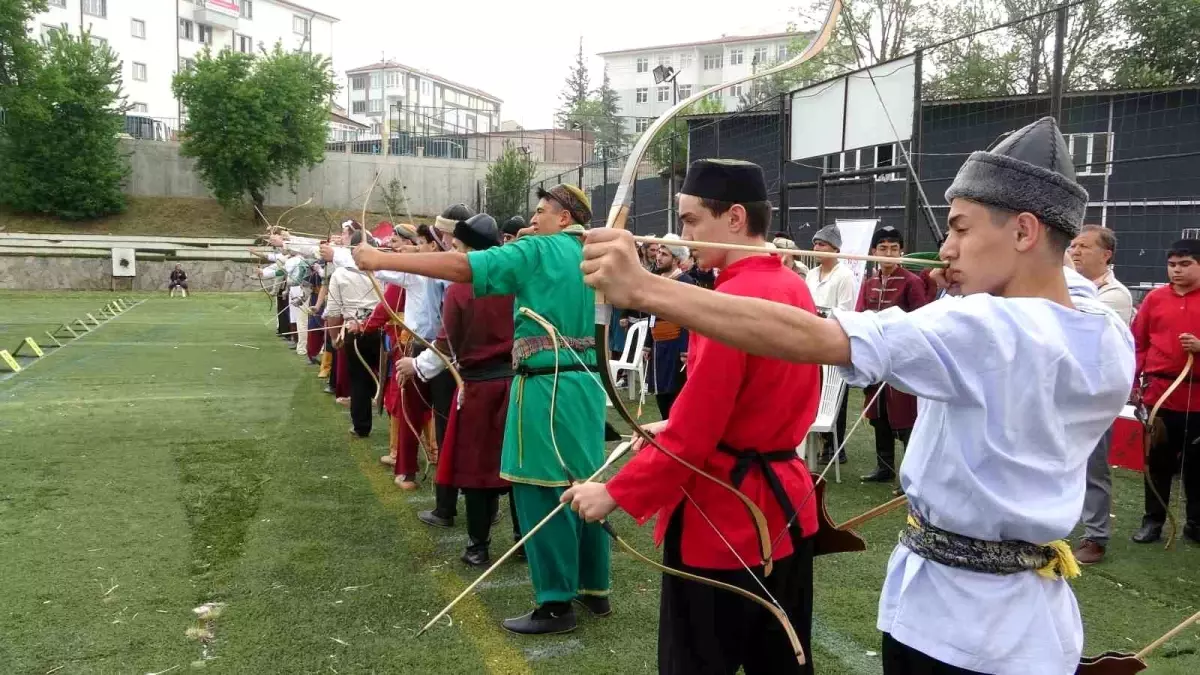 Kütahya'da Geleneksel Türk Okçuluğu Müsabakaları Coşkuyla Gerçekleştirildi