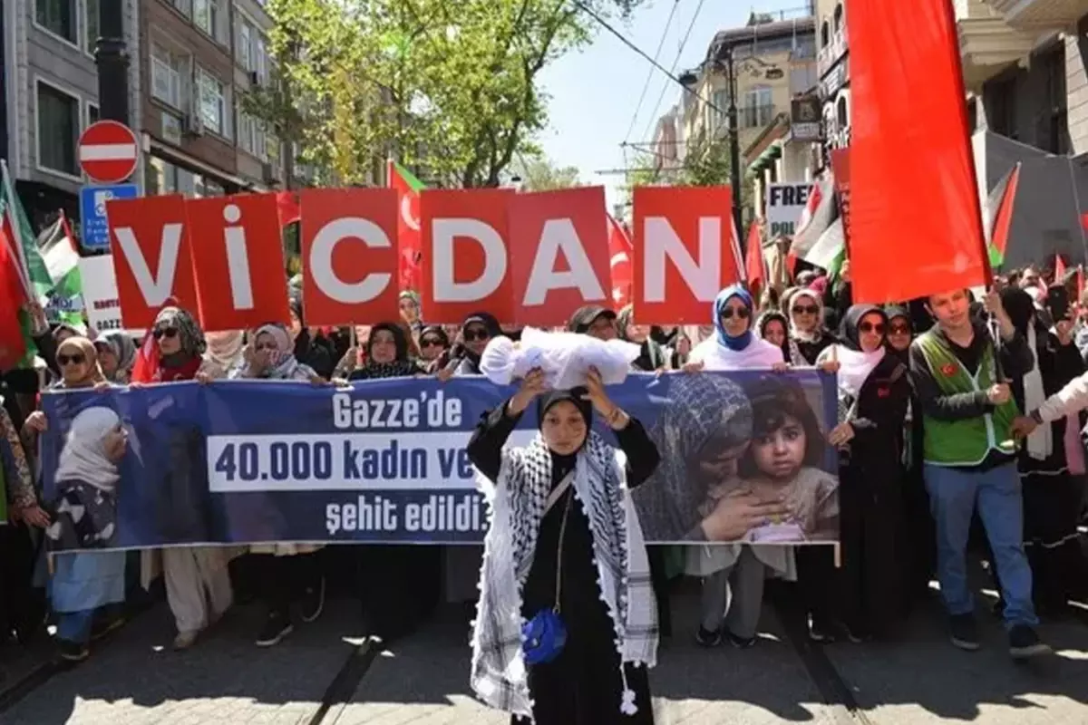 İstanbul Gazze için ayağa kalktı! Binlerce kişi Ayasofya'ya yürüdü