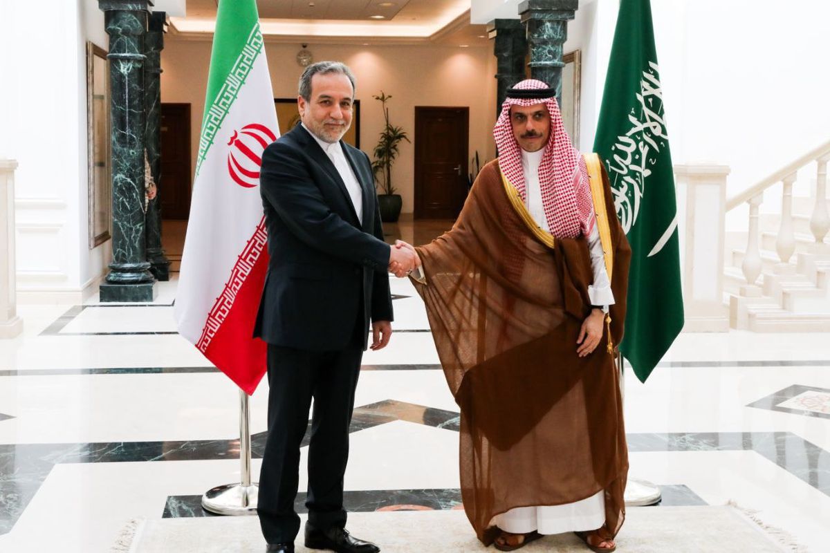 İran ve Suudi Arabistan Dışişleri Bakanları Görüşmelerde Bulundu