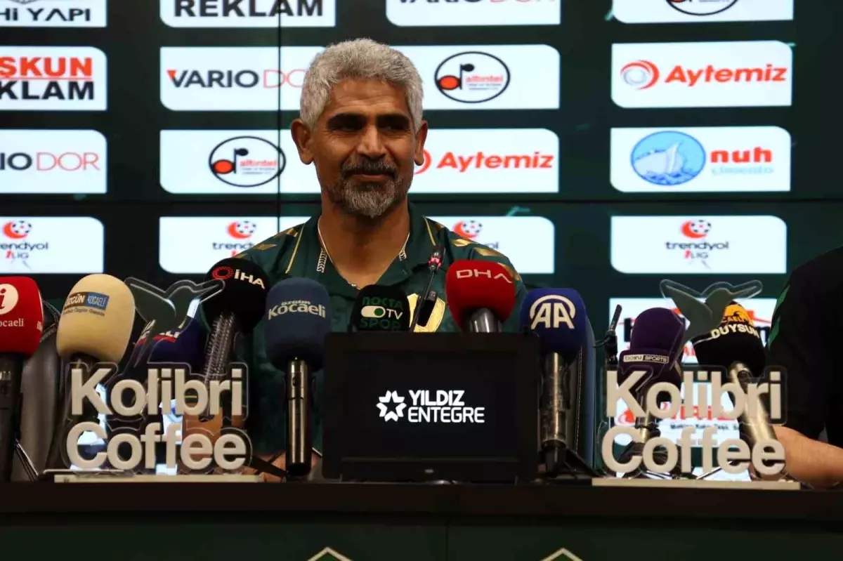 Kocaelispor'da Teknik Direktör İsmet Taşdemir Veda Etti