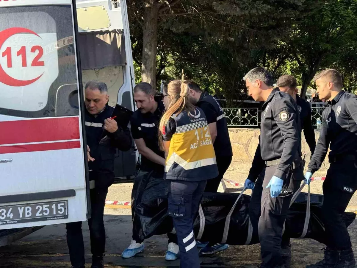 Kağıthane'de Servis Minibüsü Yayaların Arasına Daldı: 1 Ölü, 4 Yaralı