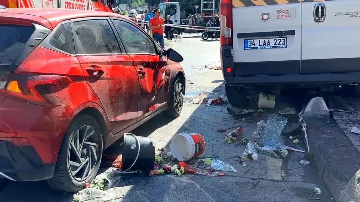 Kağıthane'de Freni Patlayan Servis Minibüsü Kazaya Neden Oldu