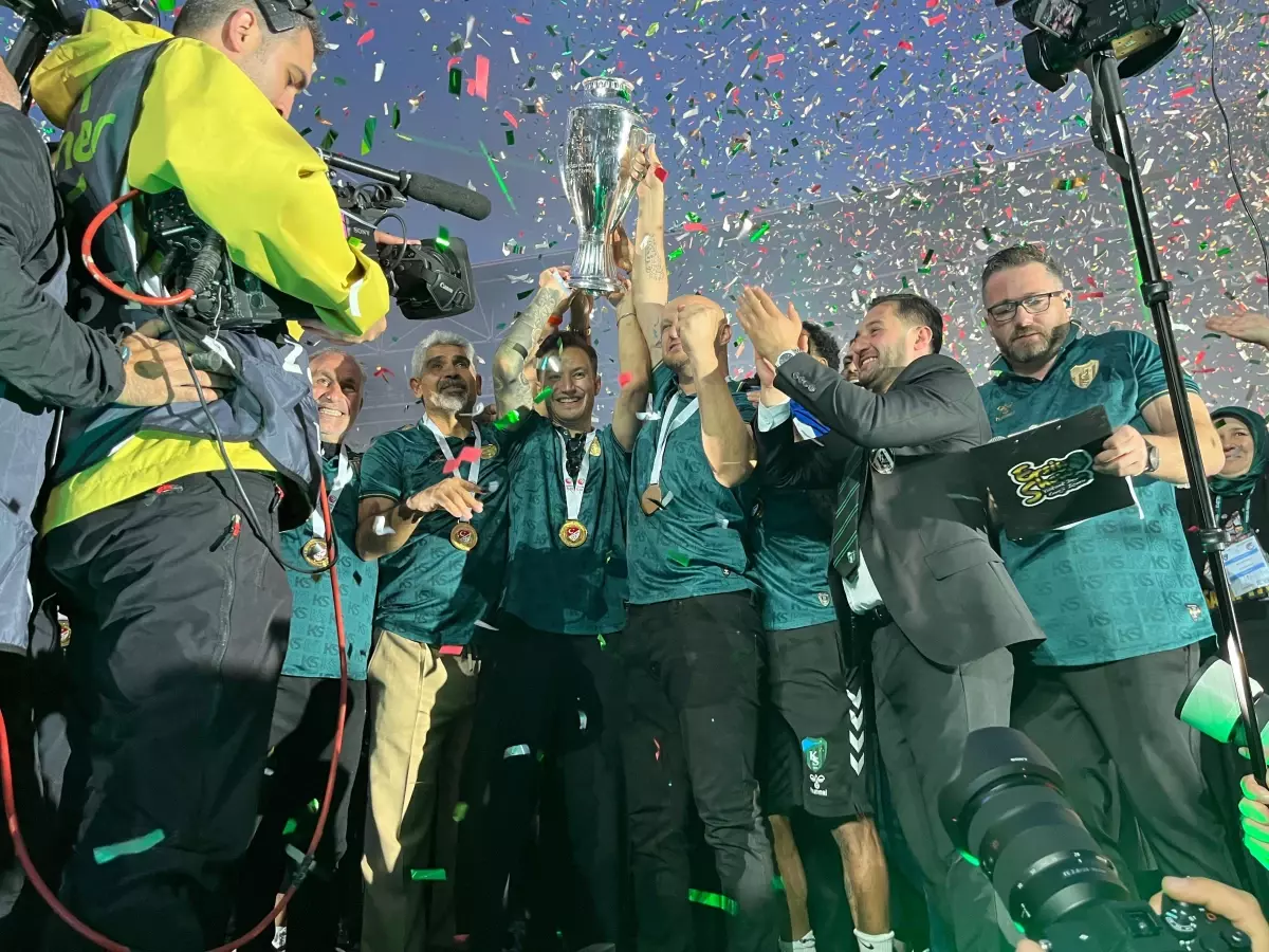 Kocaelispor, 1. Lig'de Şampiyon Olup Süper Lig'e Yükseldi