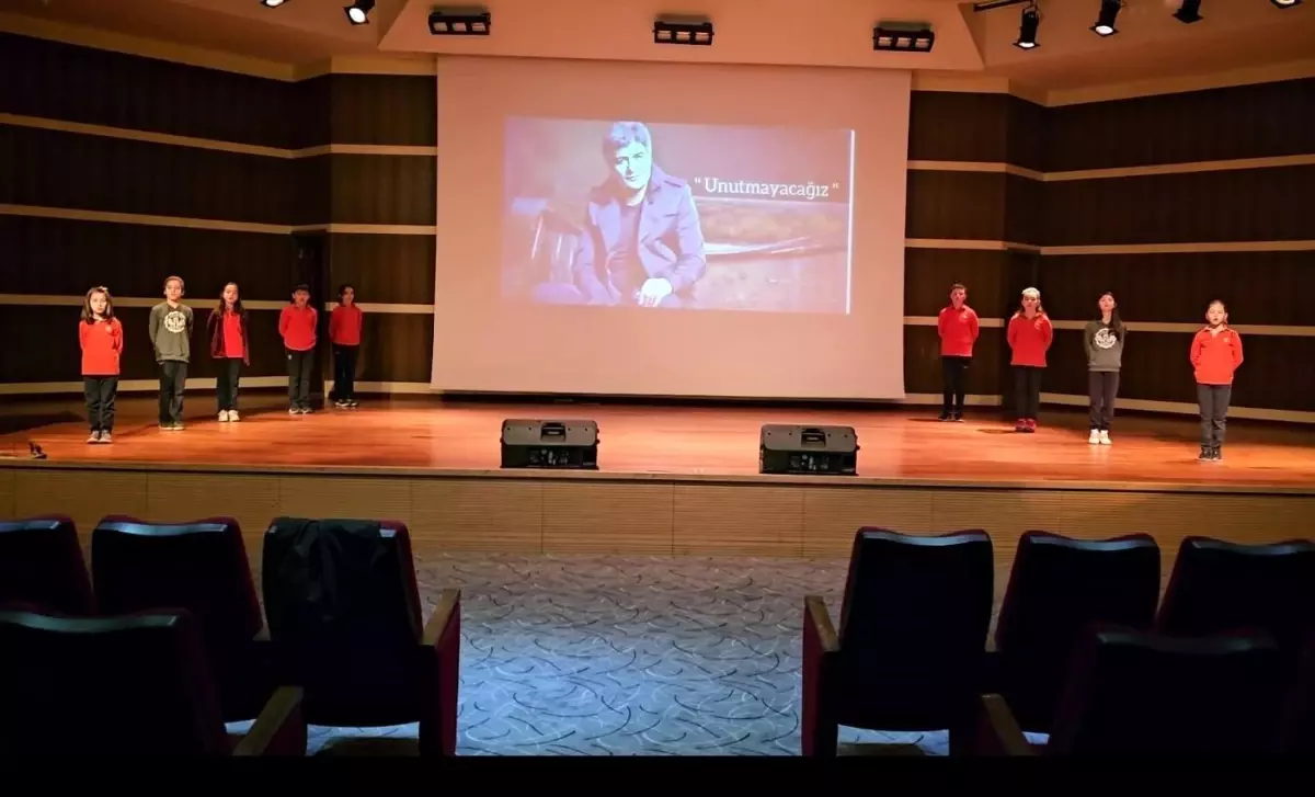 Anma Klipinde İbrahim Erkal Rüzgarı