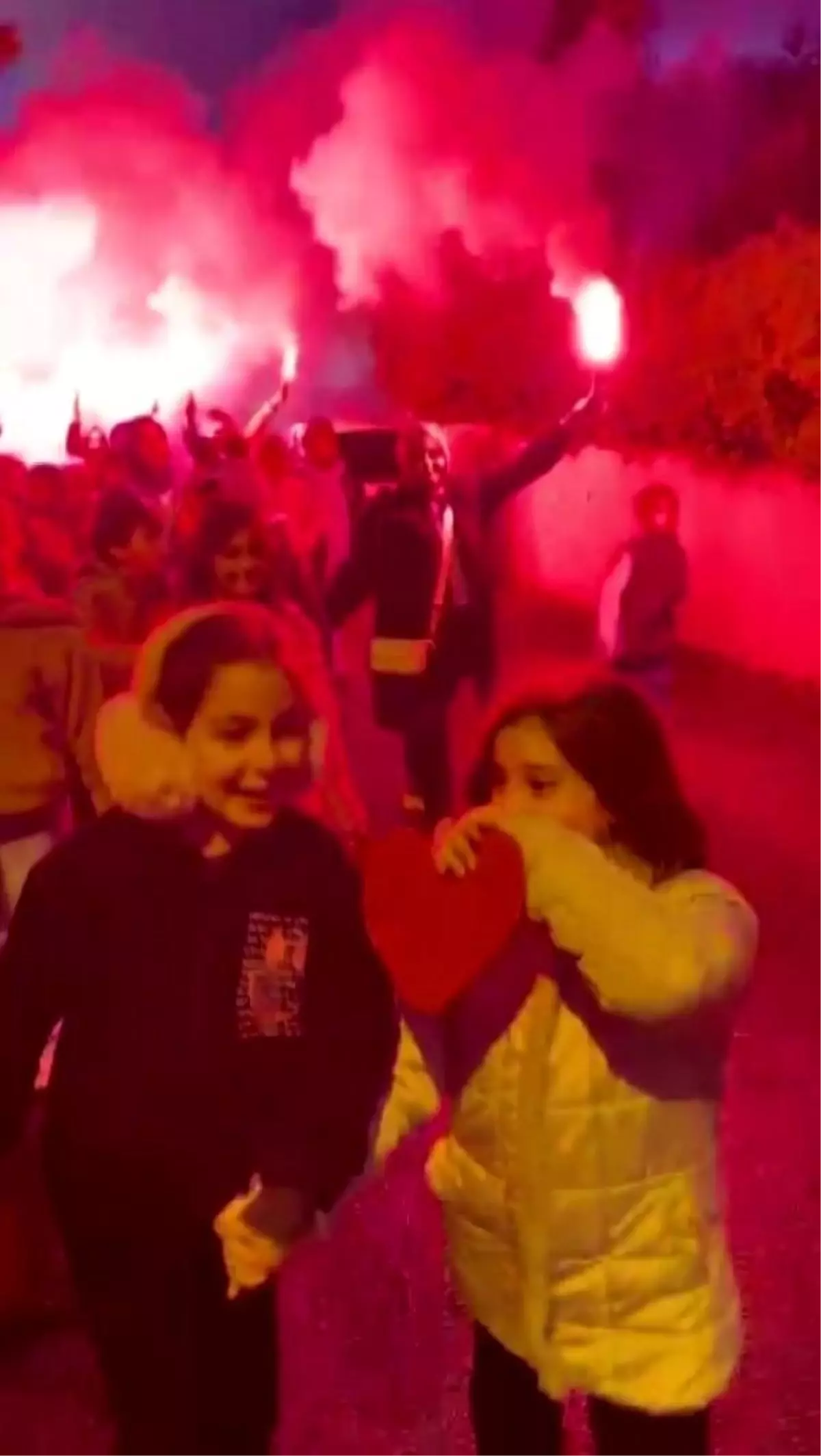 Maltepe'de Öğrencilerden Öğretmene Anlamlı Anneler Günü Sürprizi