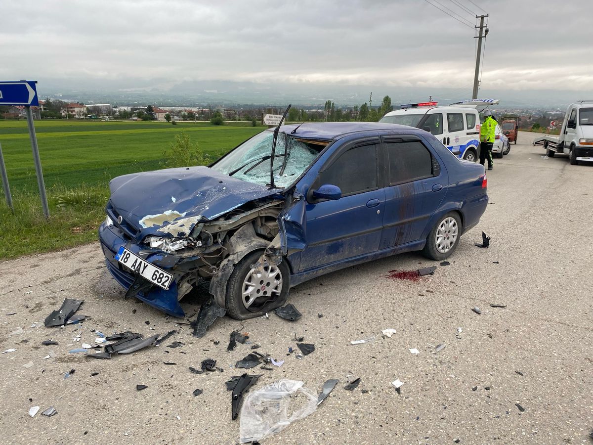 Bolu'da Motosiklet ve Otomobil Çarpıştı: 6 Yaralı