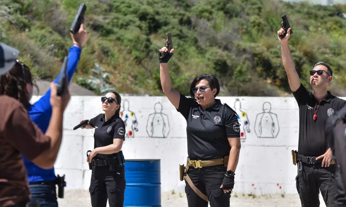 Antalya'da 18 Bini Aşkın Polis Gerçekçi Eğitimlerden Geçiyor