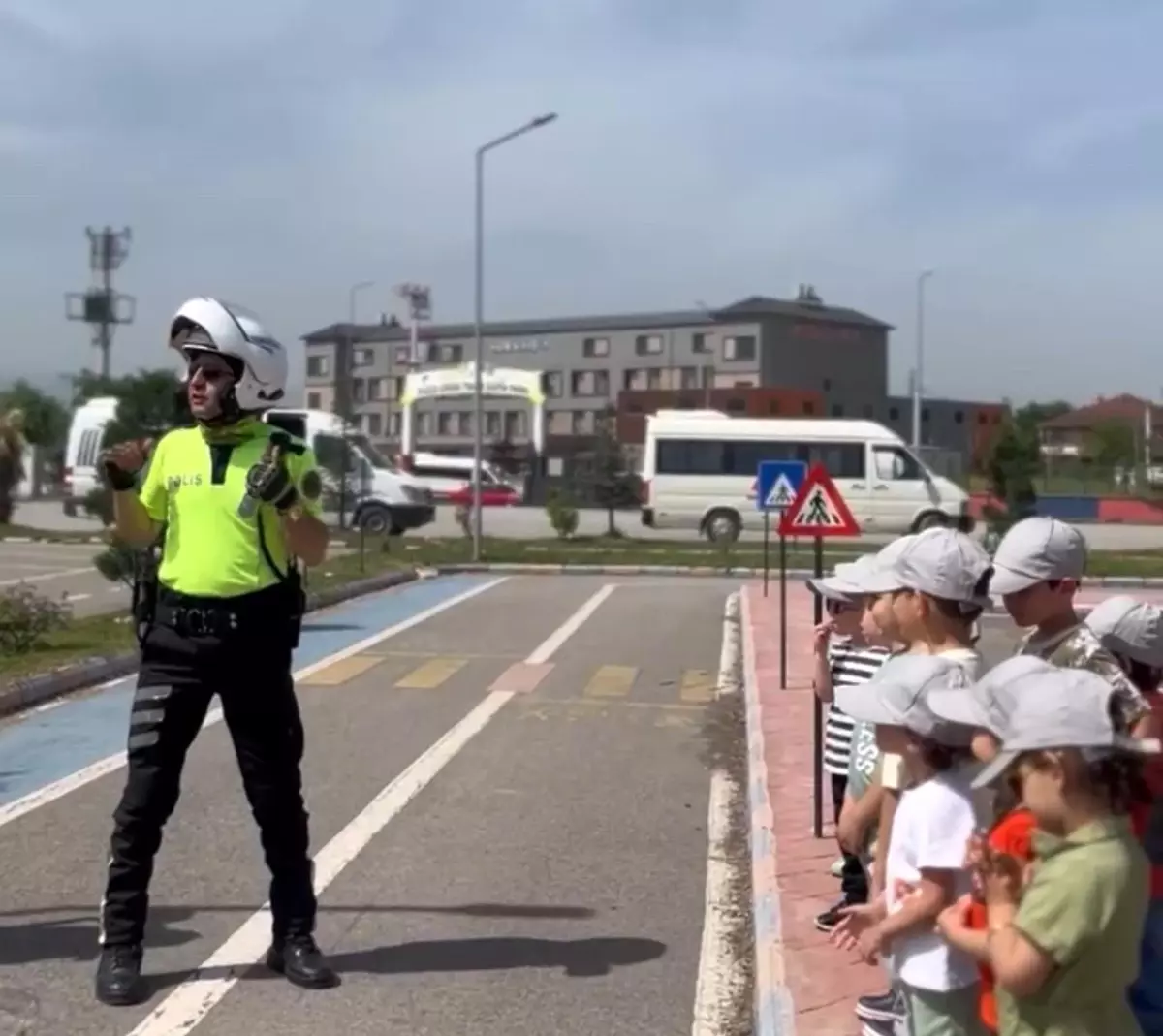 Düzce'de Anaokulu Öğrencilerine Trafik Eğitimi