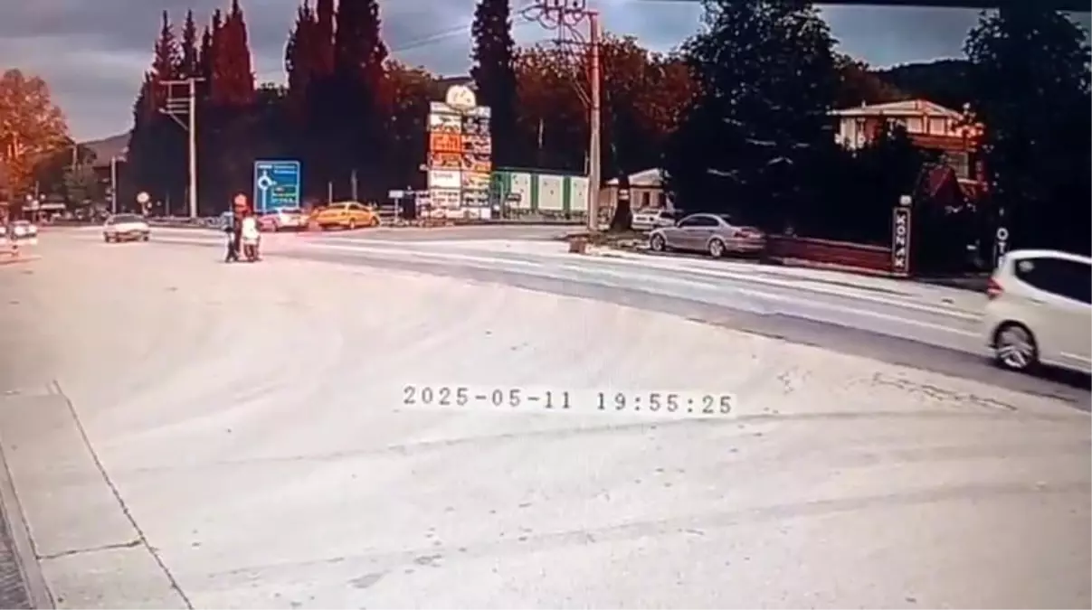 Sapanca'da Ticari Taksi ile Otomobil Çarpıştı: 6 Yaralı