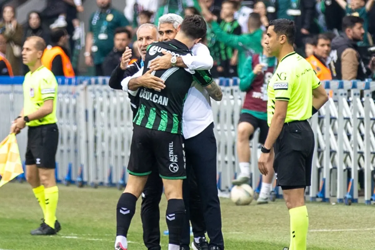 Şampiyon Kocaelispor'da İsmet Taşdemir görevinden ayrıldı