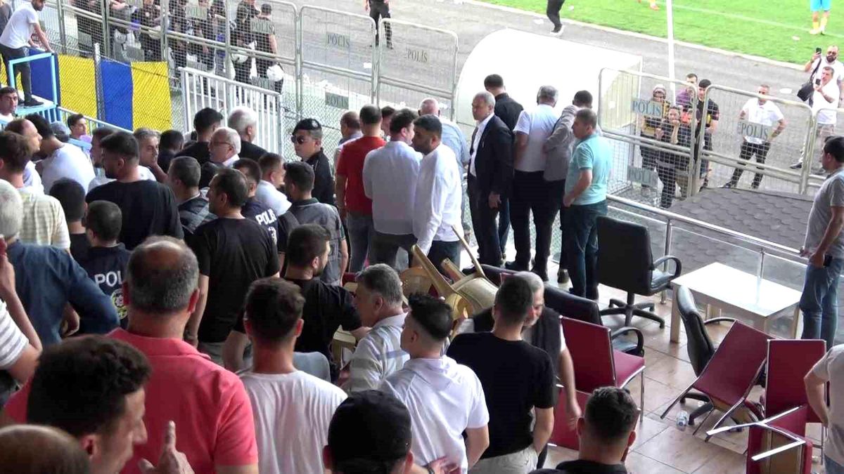 Siirt'te Futbol Maçında Olaylar Çıktı