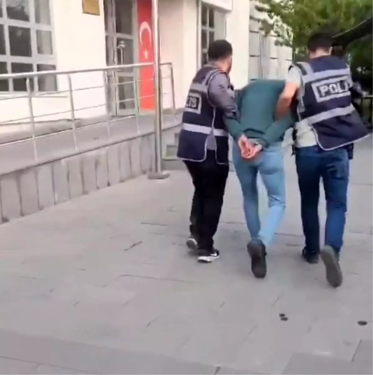 Sosyal Medyada Silah Fotoğrafı Paylaşan Şahıs Yakalandı