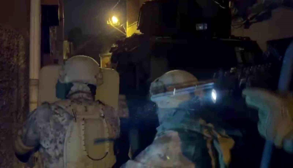 Adana'da Yasa Dışı Silah Ticareti Operasyonu: 94 Gözaltı, 21 Tutuklama