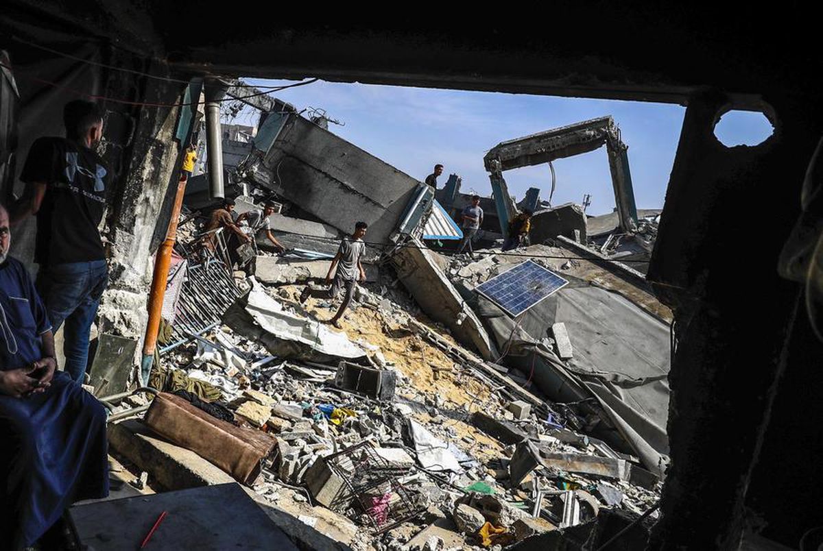 İsrail'in Gazze'ye Hava Saldırısı: Yardım Merkezi Enkaz Haline Geldi