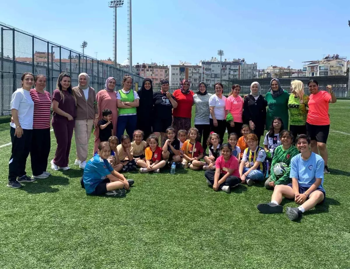 Aydın'da Anneler Günü'ne Özel Futbol Maçı