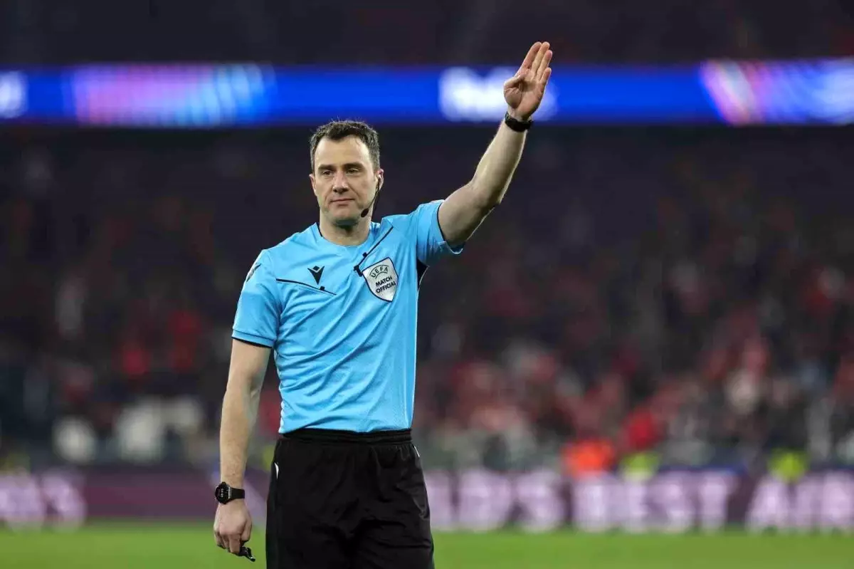 UEFA Finalleri için Hakemler Açıklandı