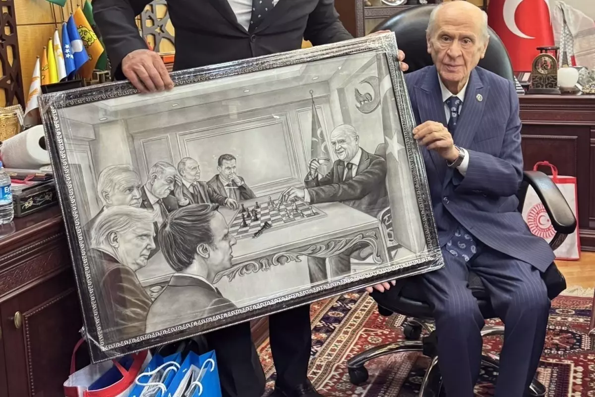 Bahçeli'ye dikkat çeken hediye! Tüm liderleri mat etti