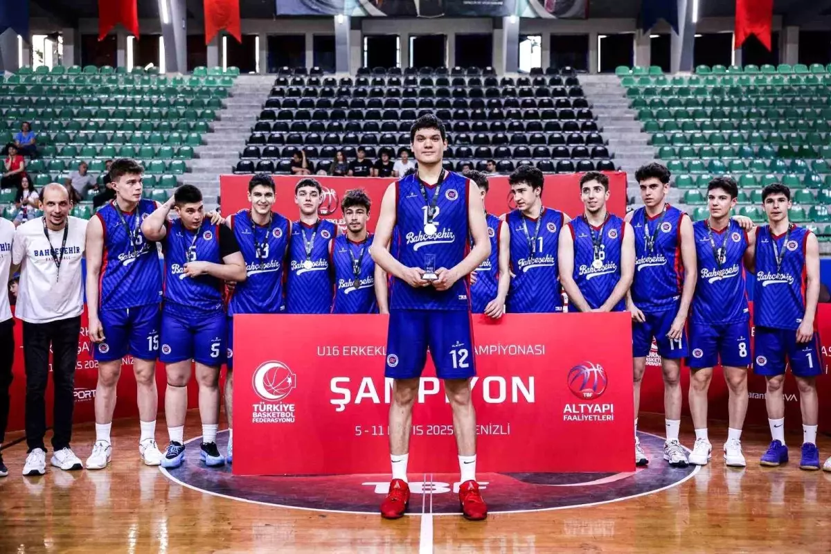 Bahçeşehir Koleji U16 Türkiye Şampiyonası'nda Şampiyon Oldu