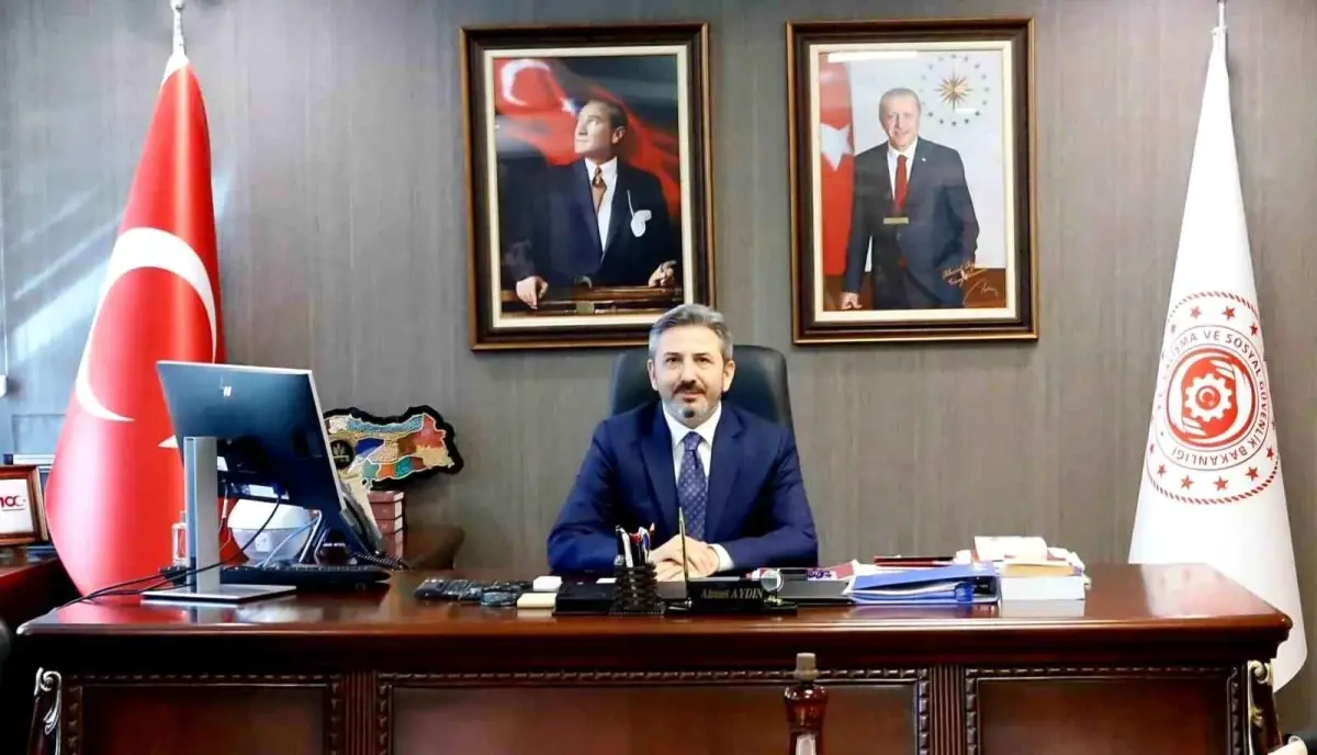 Bakan Yardımcısı Aydın: 'Terör örgütünün kendini feshetme ve silah bırakma kararı alması, hayalini kurduğumuz bir Türkiye'nin kapılarının...