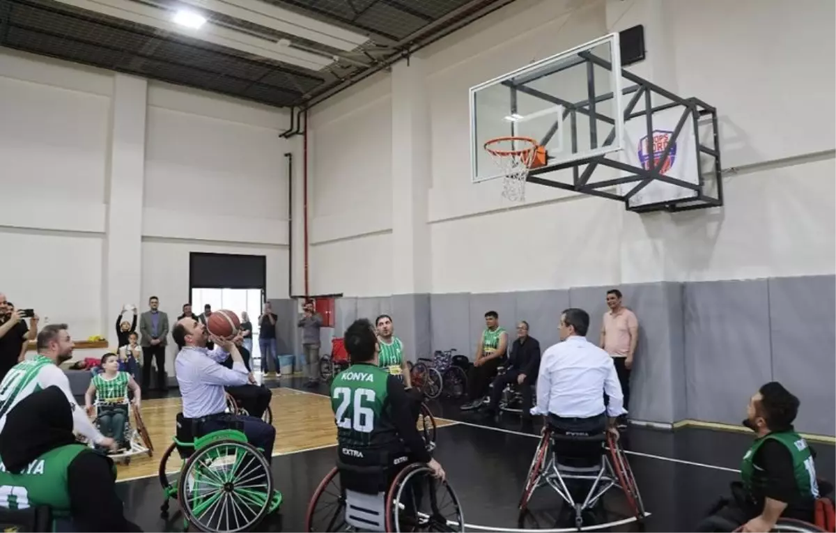 Başkan Altay Tekerlekli Sandalyeye Oturdu Engelli Basketçilerle Maç Yaptı